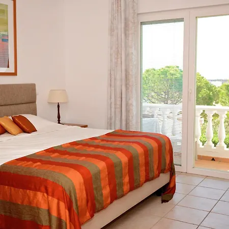 Beautiful 5 En-suite Bed With Private Pool